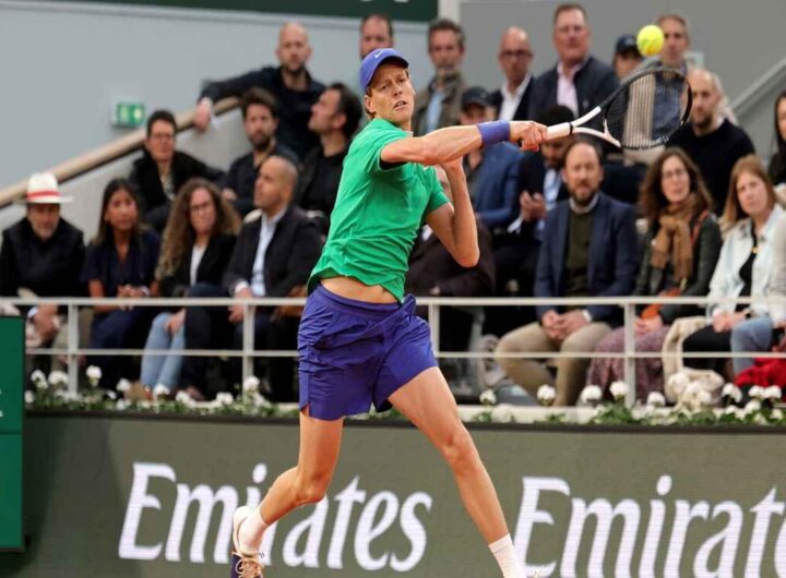 Sinner avanza senza problemi mentre Rinderknech esce di scena al Roland Garros