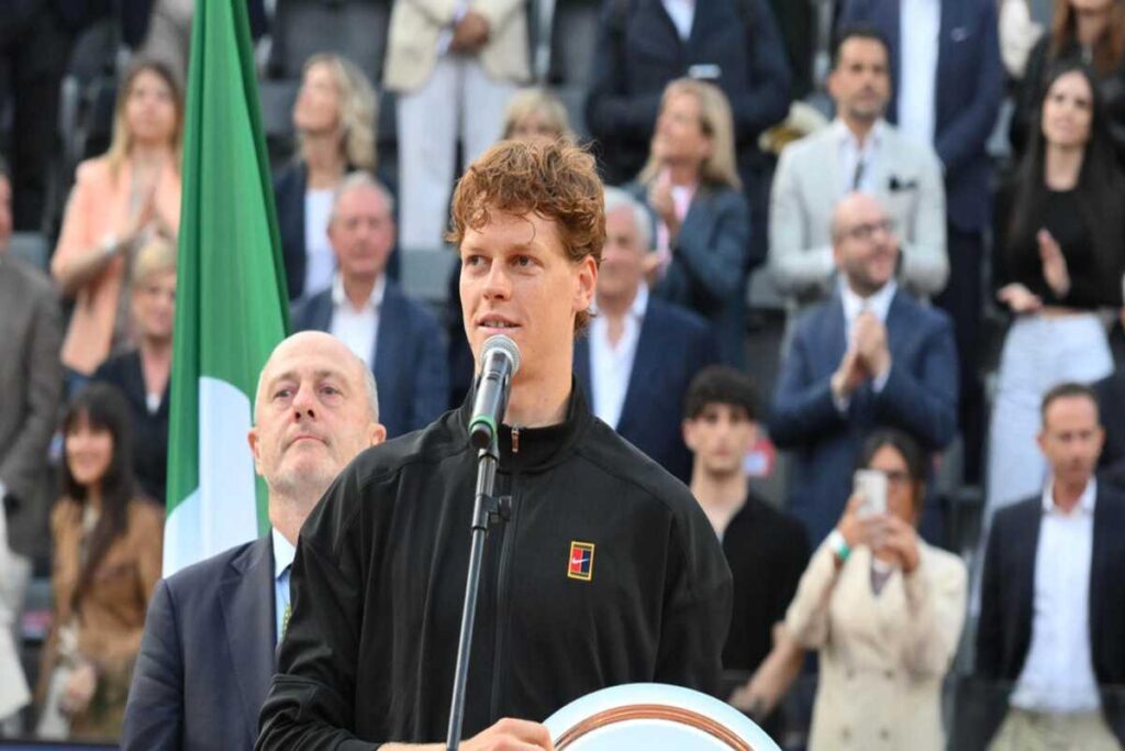 Sinner debutta al Roland Garros, Rinderknech sfida la notte nel match serale