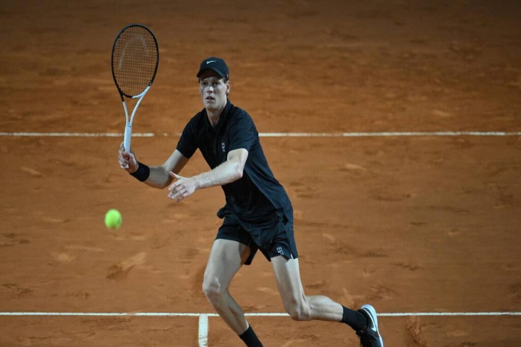 Sinner mantiene la vetta, Musetti conquista il settimo posto nella classifica Atp