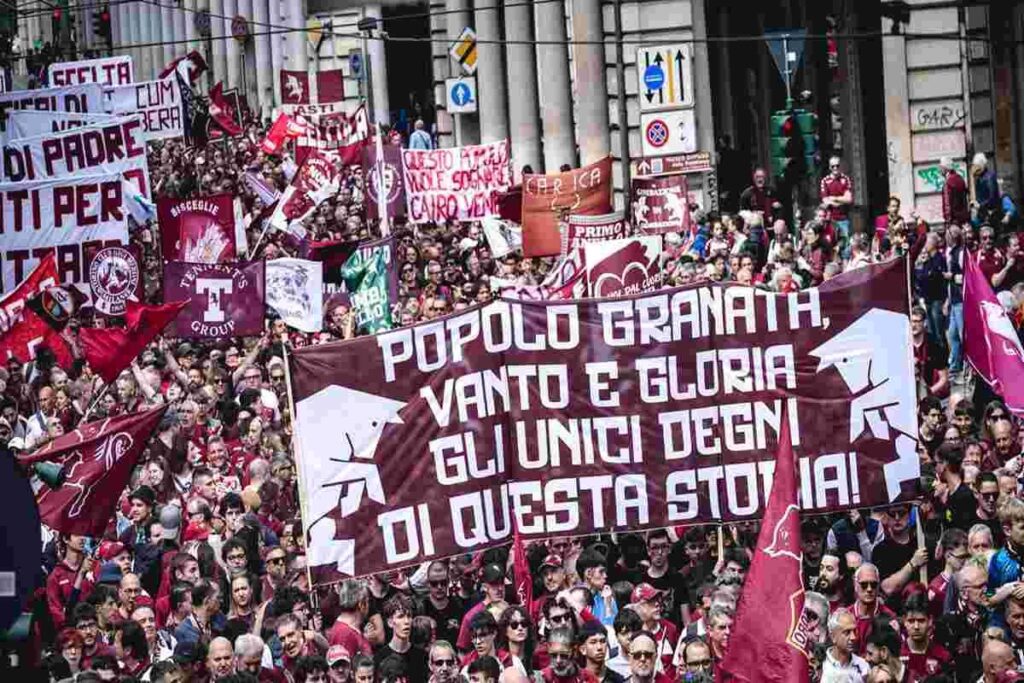 Torino ricorda Superga: oltre 20mila in corteo per il 76° anniversario