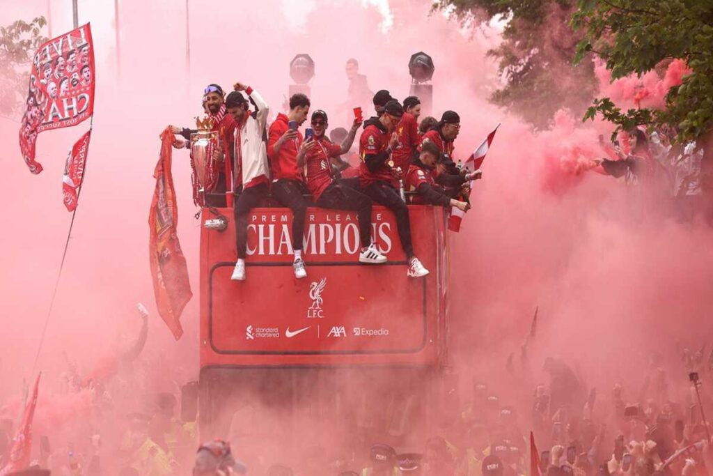 Tragedia a Liverpool: il club si stringe attorno alle vittime dell'incidente con l'auto