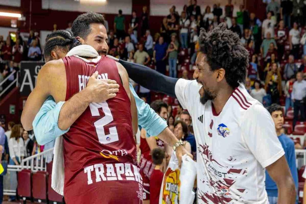 Trapani Shark in crisi: penalizzazione di 4 punti per irregolarità nel campionato di basket
