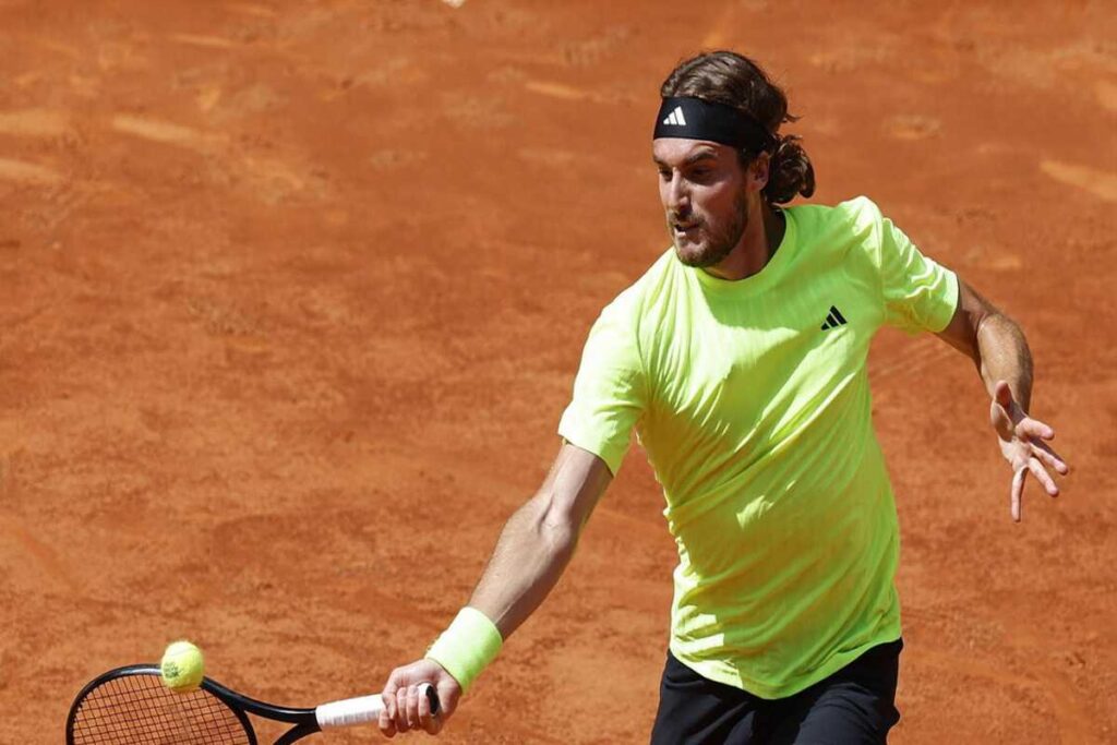 Tsitsipas supera Muller e conquista il pass per i quarti di finale agli Internazionali