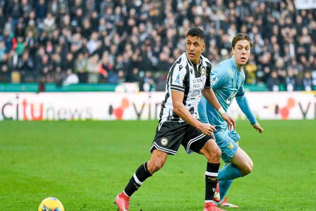 Udinese in attesa della Fiorentina: il sfogo di Sanchez sui social scuote l'ambiente