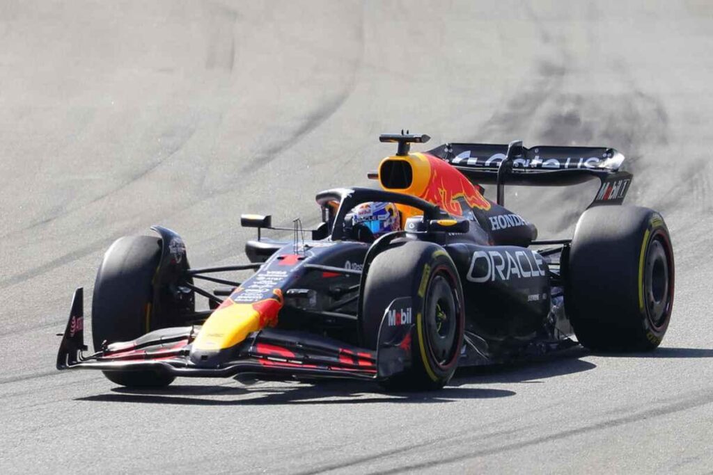 Verstappen conquista la pole a Miami, ma Antonelli non molla la presa