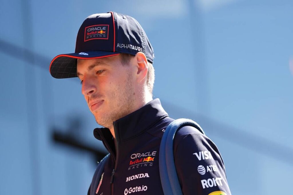 Verstappen esprime orgoglio per il team dopo una giornata di successi