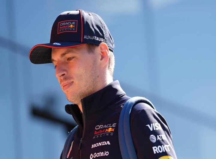 Verstappen esprime orgoglio per il team dopo una giornata di successi
