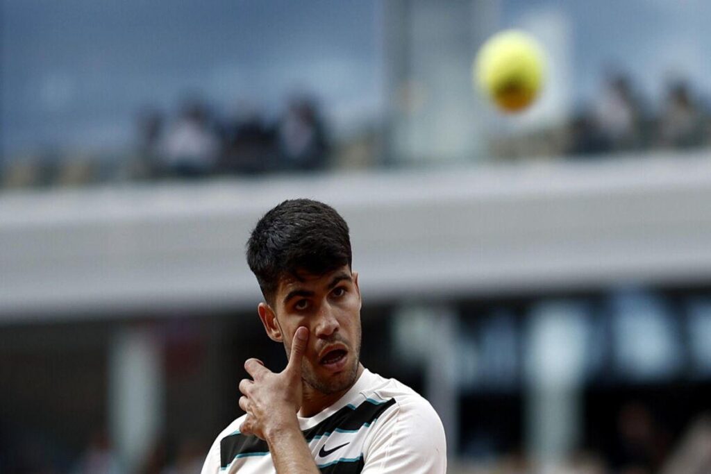 Alcaraz conquista i quarti di finale dopo aver superato Shelton a Roland Garros