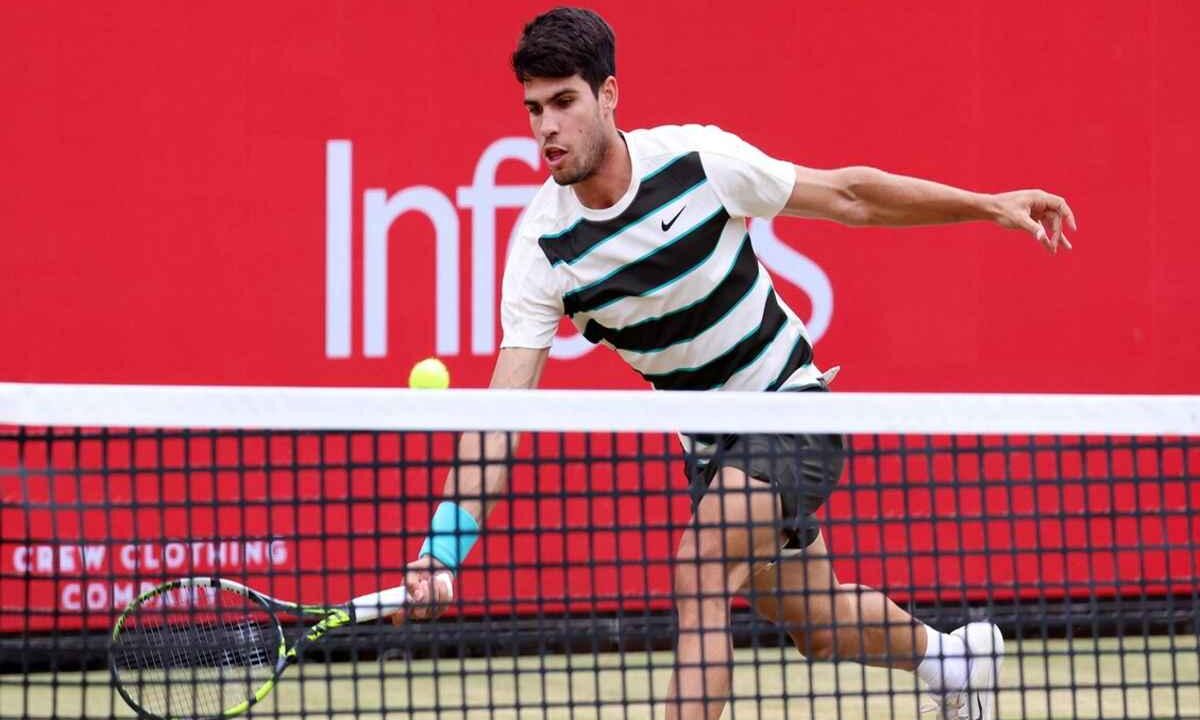 Alcaraz trionfa al Queen's superando Lehecka in una finale emozionante