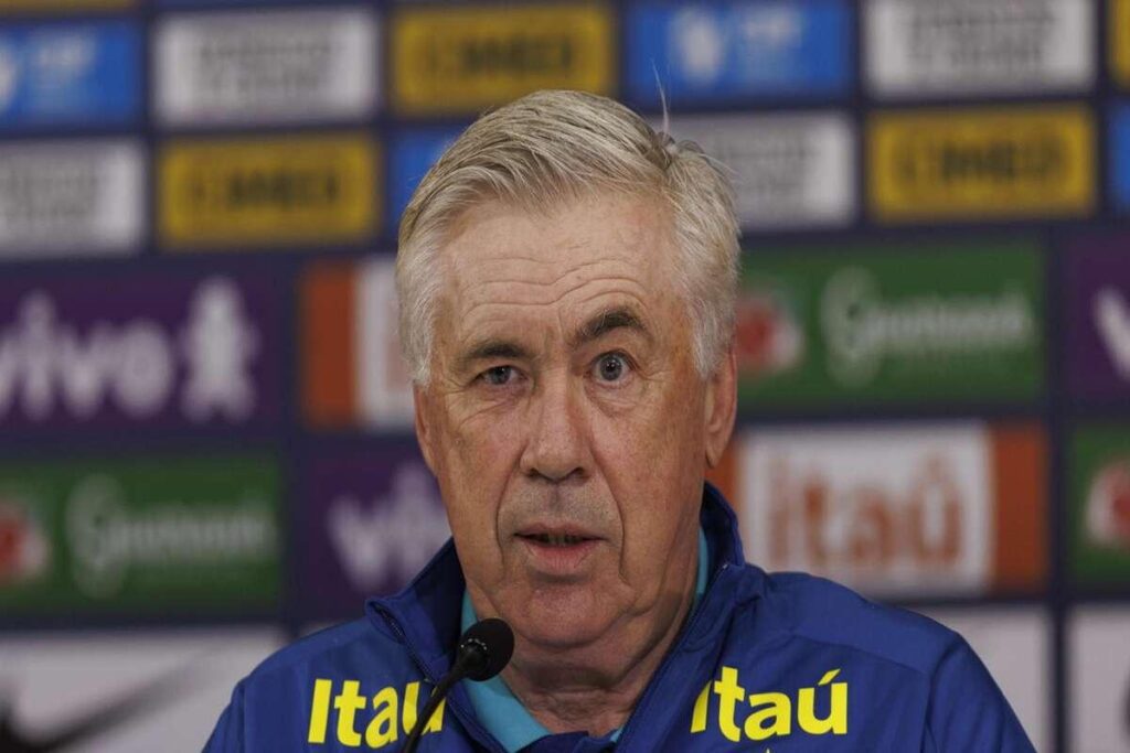 Ancelotti festeggia il compleanno sul campo durante Brasile-Paraguay