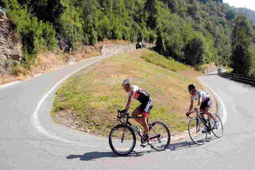 Ciclismo: 140 corridori pronti a sfidarsi al Giro della Valle d'Aosta