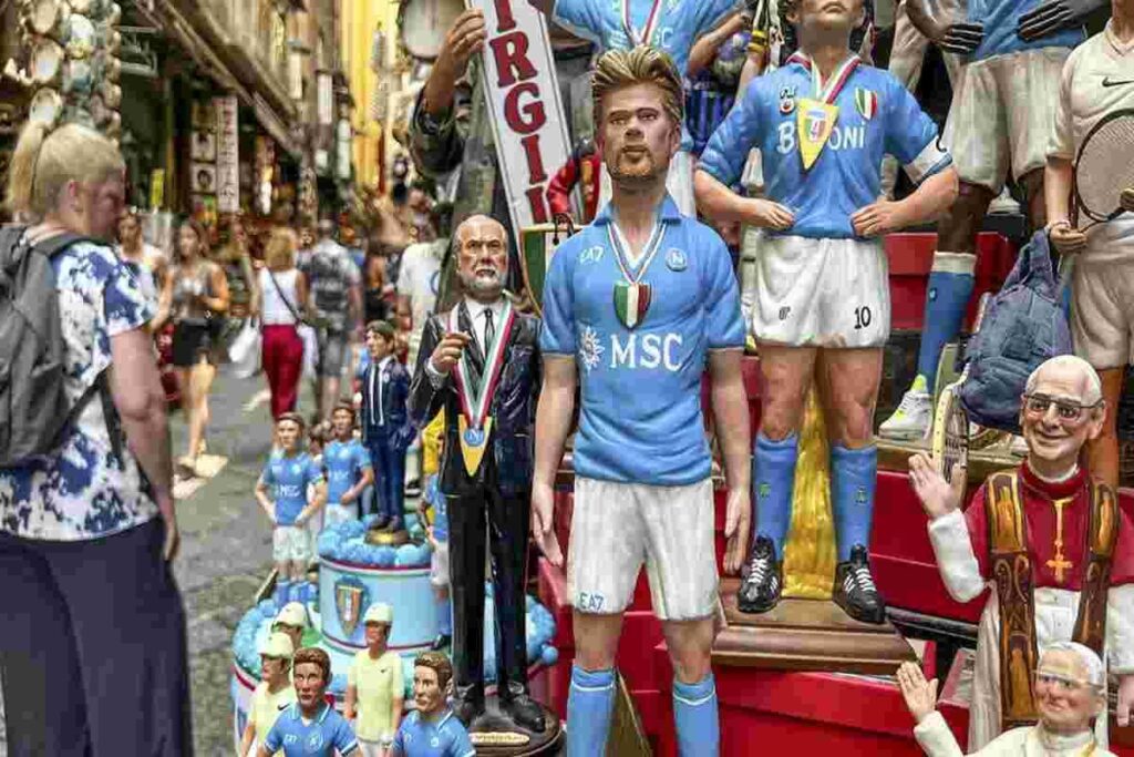 De Bruyne a Napoli: il calciatore tra arte e tradizione natalizia
