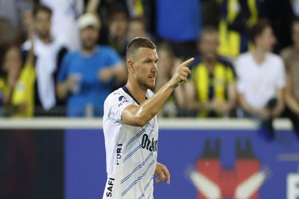 Fiorentina dà il benvenuto a Dzeko: firma ufficiale dopo le visite mediche