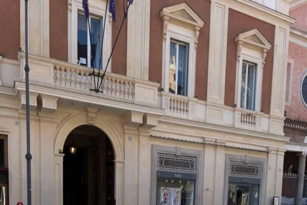 Forza Italia svela il nuovo striscione contro Lotito: Libera la Lazio