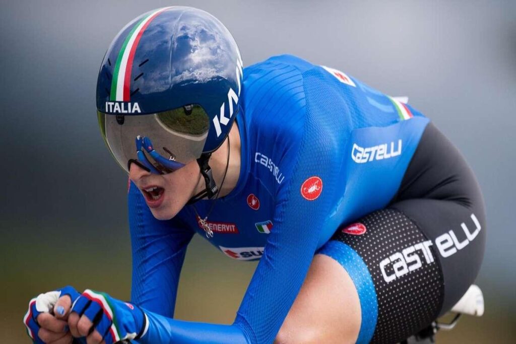 Guazzini conquista l'oro nella crono donne ai campionati italiani di ciclismo