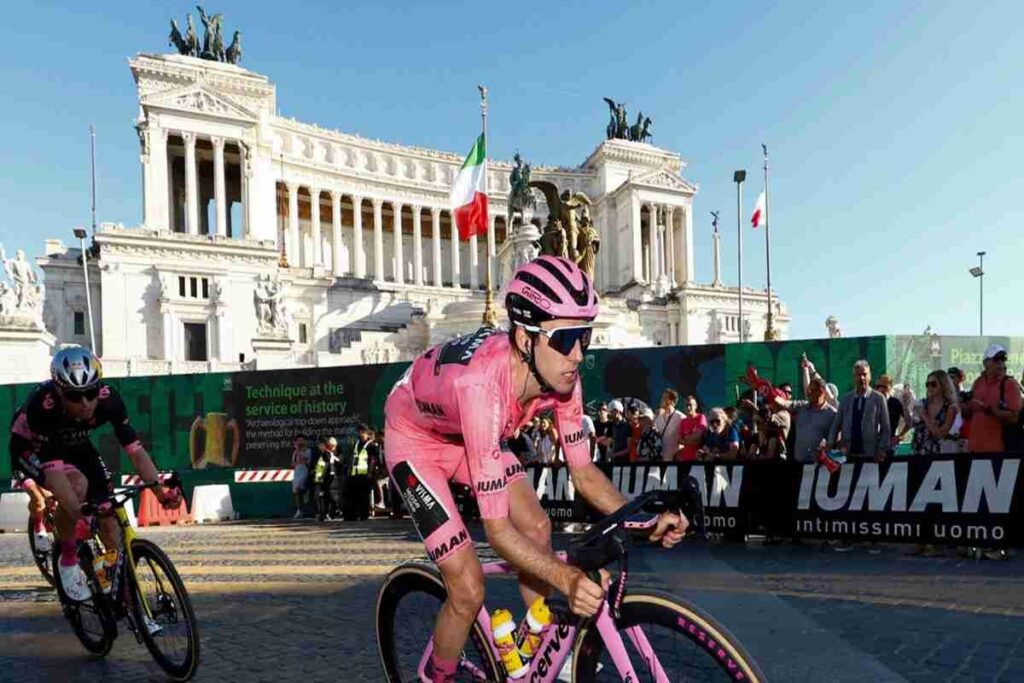 Il Giro 2025 si conclude a Roma con la vittoria di Simon Yates