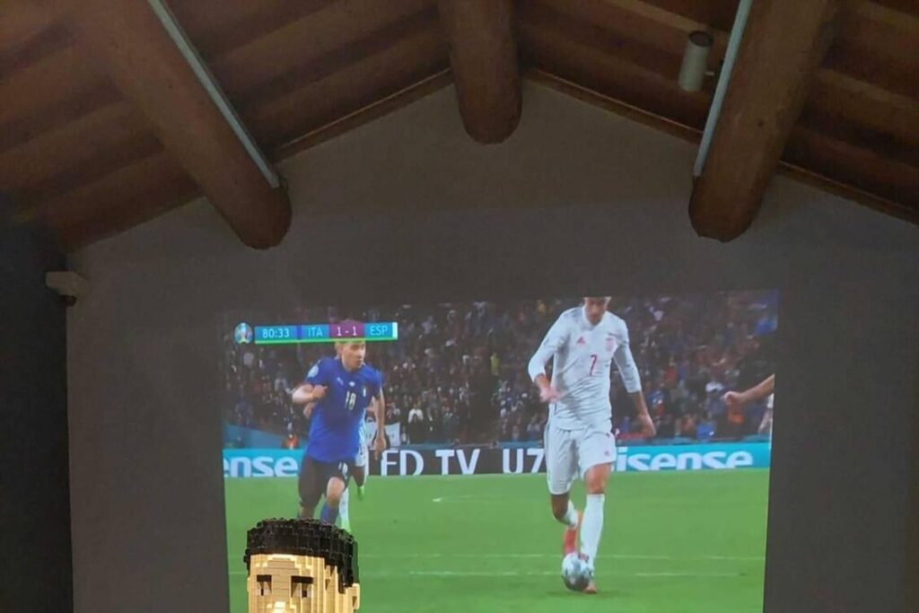 Il busto di Gigi Riva in Lego: un omaggio unico al Museo del calcio di Coverciano
