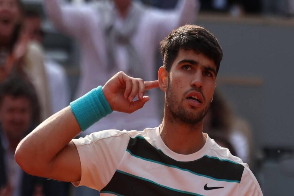 Il pubblico del Roland Garros applaude Alcaraz, ma il giudice chiede silenzio