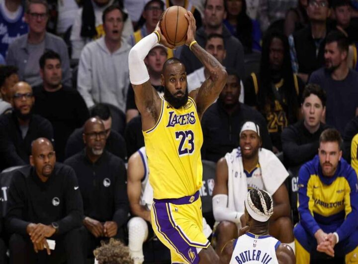 LeBron James rinnova con i Lakers: un'altra stagione da protagonista