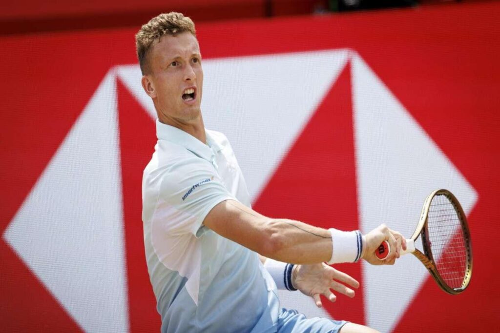 Lehecka conquista la sua prima finale sull'erba al Queen's Club