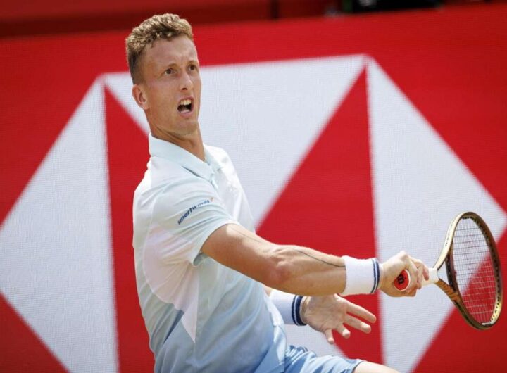 Lehecka conquista la sua prima finale sull'erba al Queen's Club