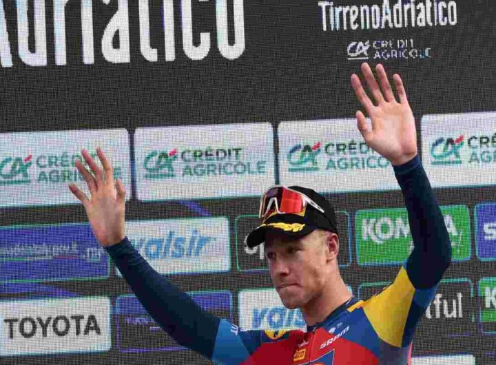 Milan trionfa in volata nella seconda tappa del Delfinato