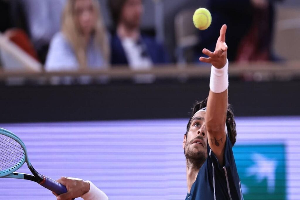 Musetti in vantaggio su Tiafoe: il primo set del Roland Garros si accende in diretta