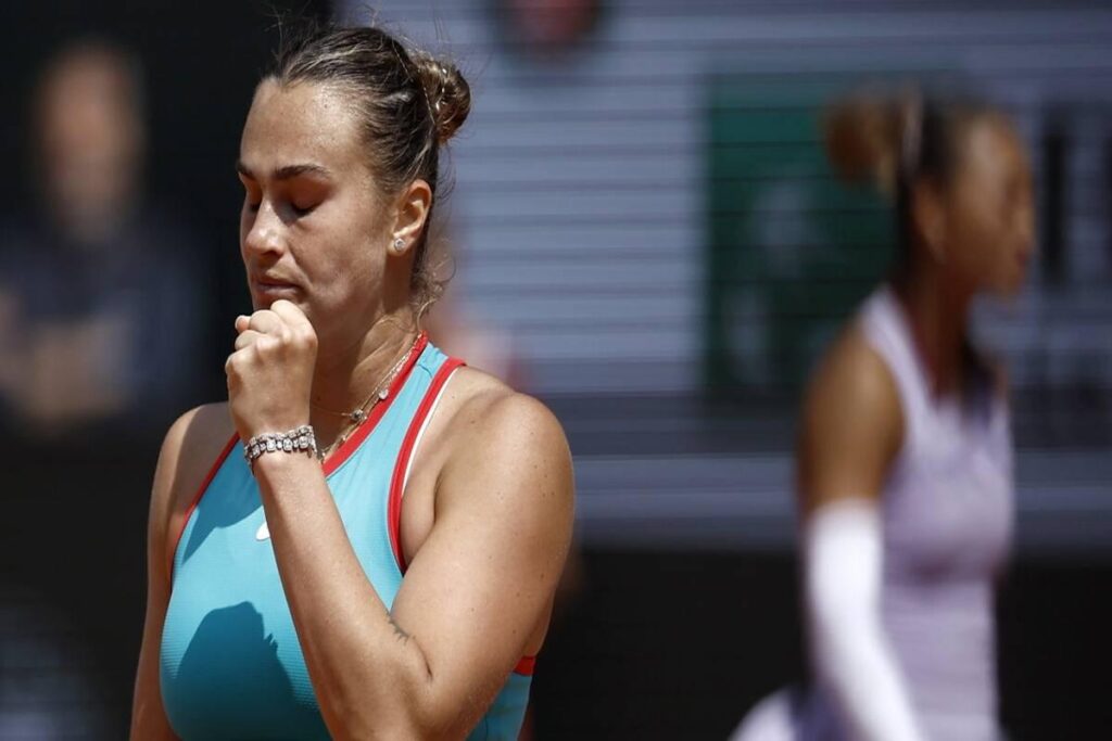 Sabalenka supera Zheng e conquista la semifinale del Roland Garros