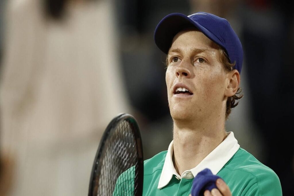 Sinner celebra la vittoria al Roland Garros: un momento di orgoglio e gioia