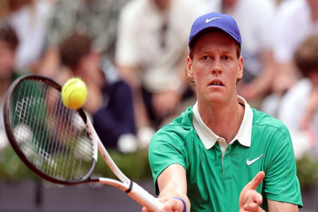 Sinner e Rublev festeggiano insieme un anno da n.1 al Roland Garros