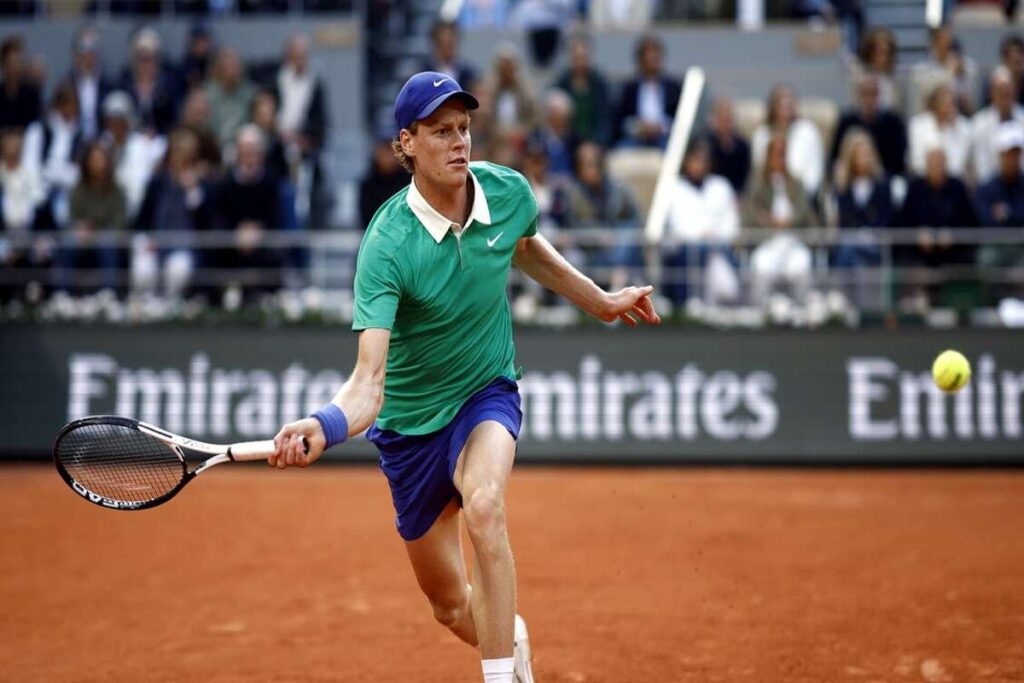 Sinner sorprende e conquista la finale di Roland Garros dopo la vittoria su Djokovic