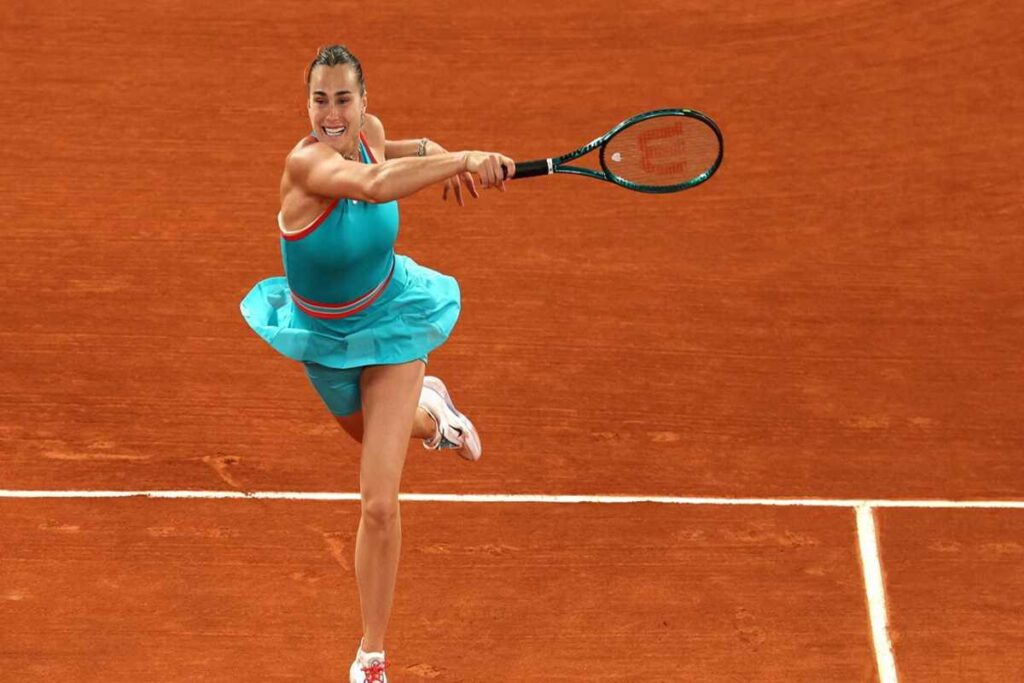 Swiatek eliminata, Sabalenka conquista la finale del Roland Garros