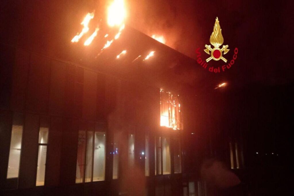 Tre giovani calciatori intossicati in un incendio al Viola Park: cosa è successo?
