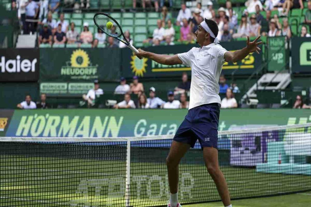 Zverev trionfa su Sonego e conquista i quarti a Halle