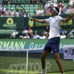 Zverev trionfa su Sonego e conquista i quarti a Halle