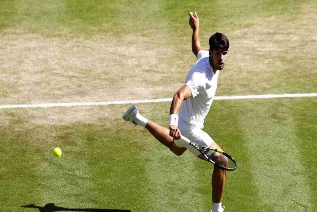 Alcaraz conquista la finale di Wimbledon dopo la vittoria su Fritz