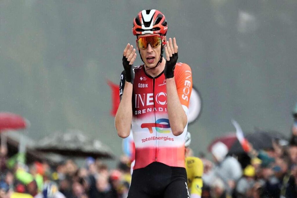 Arensman trionfa nella 19esima tappa del Tour, Pogacar mantiene il giallo