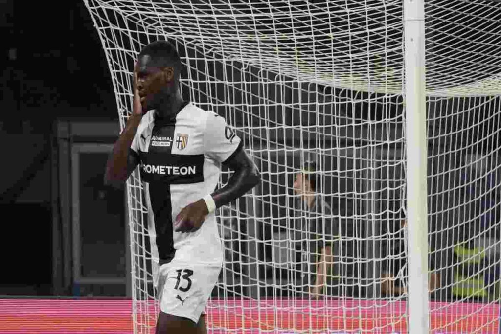 Bonny arriva in sede: è pronto per la sfida con l'Inter