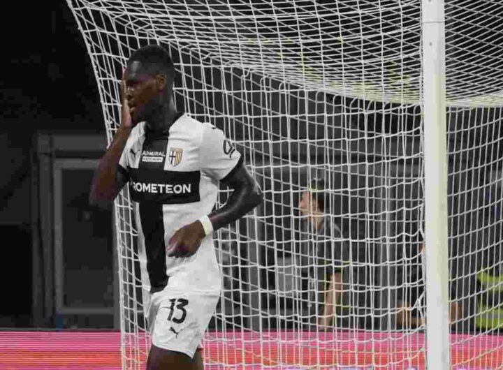 Bonny arriva in sede: è pronto per la sfida con l'Inter