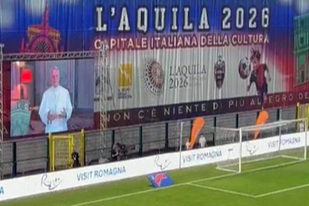 Cantanti trionfano sui politici nella Partita del Cuore all'Aquila