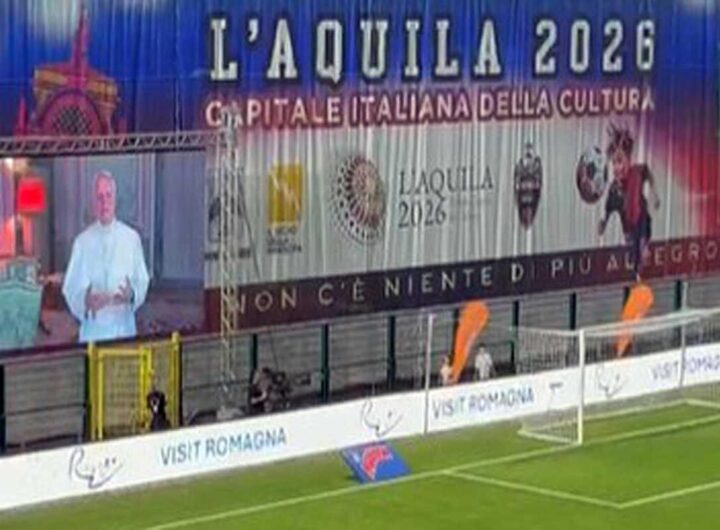 Cantanti trionfano sui politici nella Partita del Cuore all'Aquila