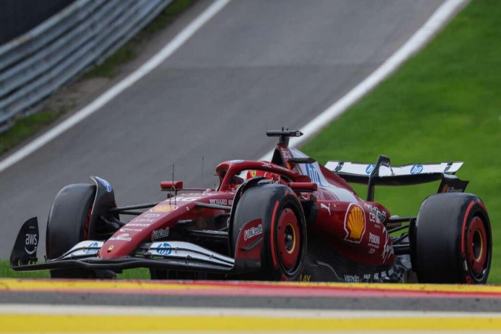 F1: Leclerc celebra un bel terzo posto dopo una gara intensa con Max alle spalle