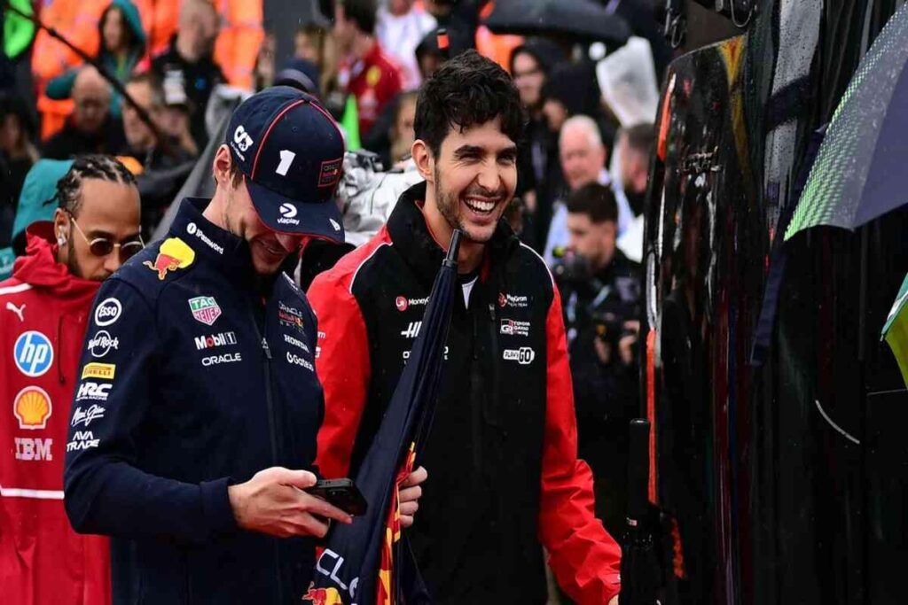 F1: la pioggia minaccia Silverstone mentre Verstappen guida la corsa in diretta
