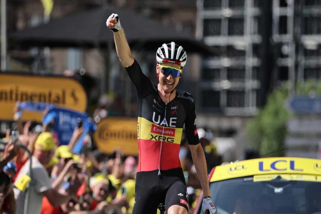 Il Belgio festeggia il trionfo di Wellens al Tour: dominio UAE inarrestabile