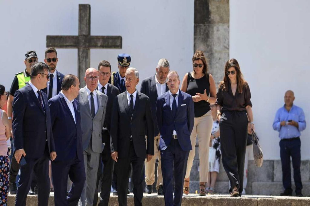 Il Presidente del Portogallo rende omaggio a Diogo Jota alla camera ardente