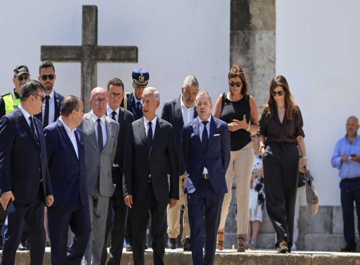 Il Presidente del Portogallo rende omaggio a Diogo Jota alla camera ardente