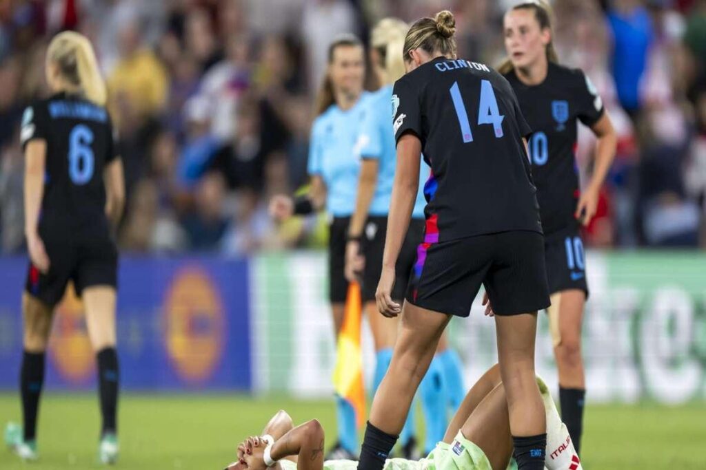 Inghilterra conquista la finale: Italia sconfitta 2-1 nell'Eurodonne