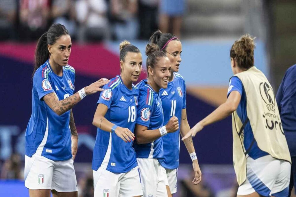 Italia avanza ai quarti nonostante la sconfitta 3-1 contro la Spagna nelle Eurodonne