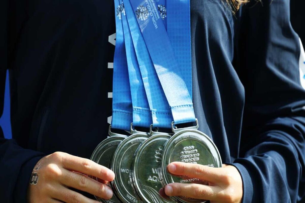 Italia conquista l'argento nel fondo ai Mondiali di nuoto, Taddeucci fa il bis con un poker storico