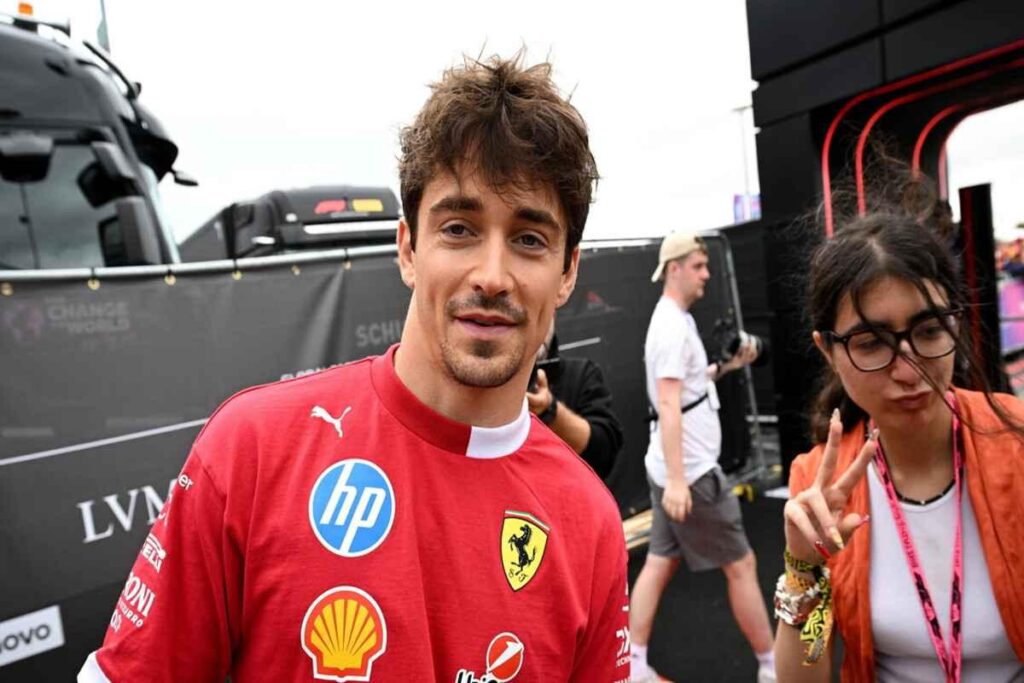 Leclerc brilla nelle terze libere a Silverstone, battendo Piastri